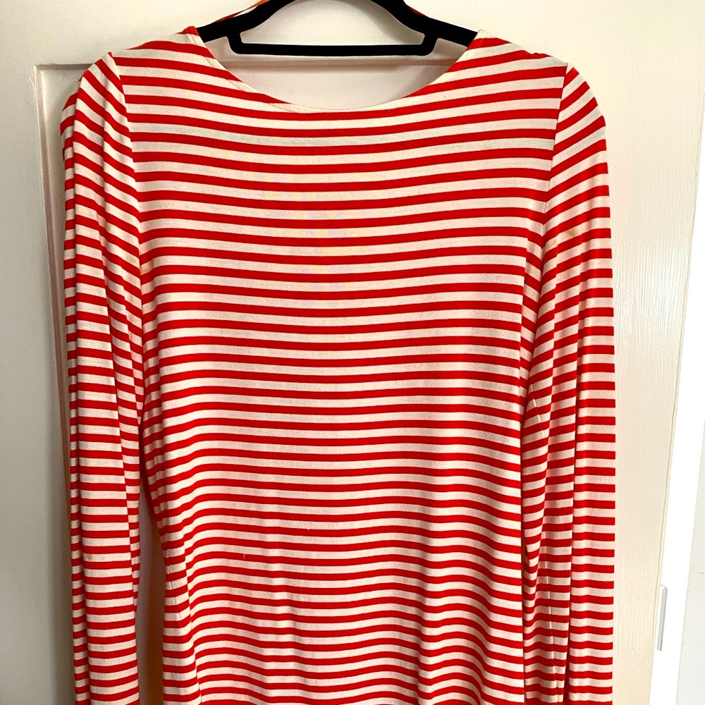 Super soft, long sleeved shirt with high front and scoop back.